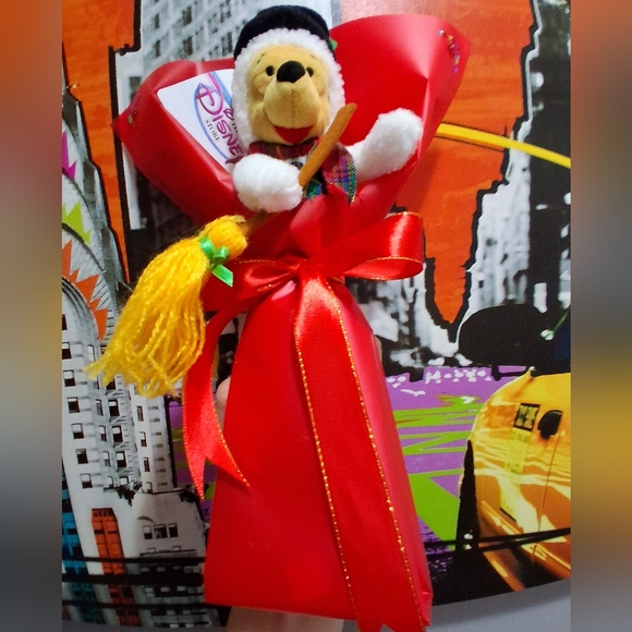 🔥NWT BOUQUET Disney WINNIE DE POOH Christmas Plush & FREE GIFT - Picture 7 of 12